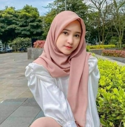 Tutorial Hijab Segi Empat Simple Elegan Dengan Gaya Wisuda Glamor